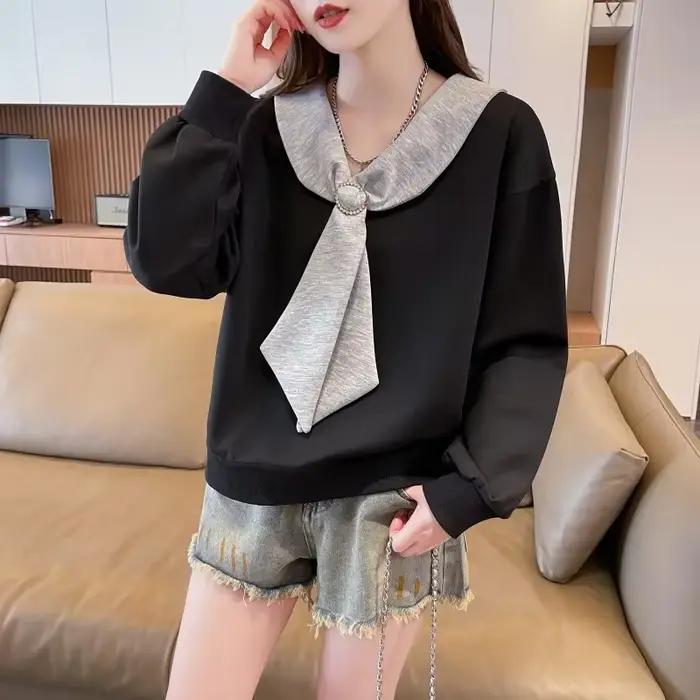 Sweat-shirt à capuche pour femme avec col marin contrasté à manches longues