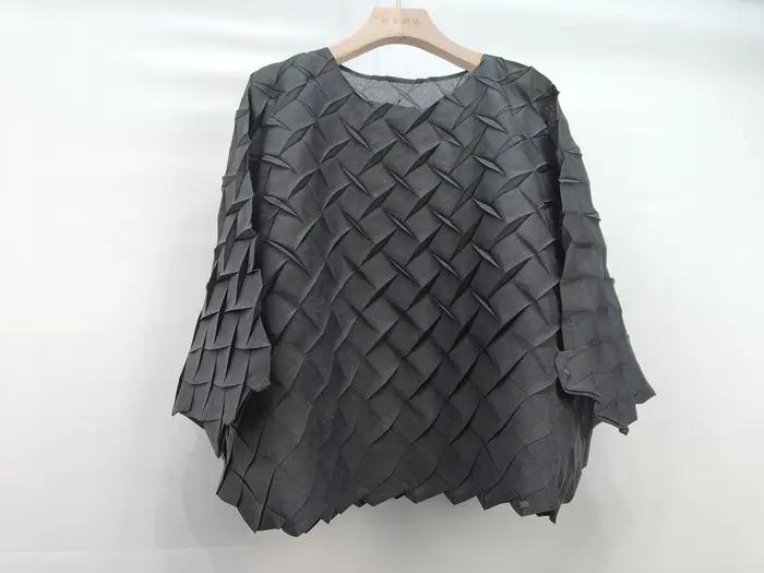 LANMREM 2025 été nouveau T-shirt plissé pour les femmes col rond conception lâche mode col rond manc