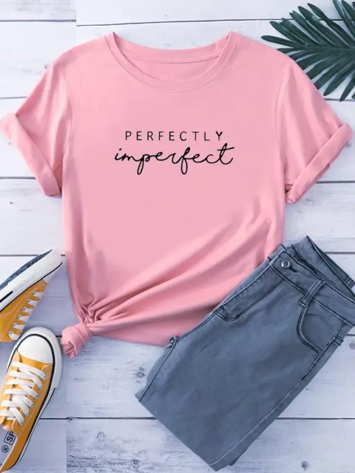 T-shirt manches courtes col rond femme, parfaitement imparfait, avec lettres imprimées