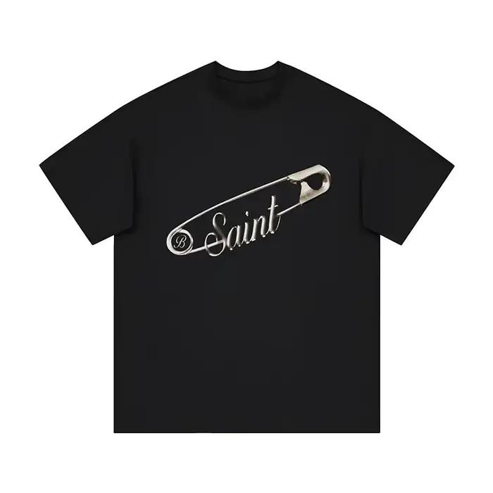 T-shirt graphique minimaliste Saint Safety Pin, style streetwear audacieux, chemise tendance punk, v