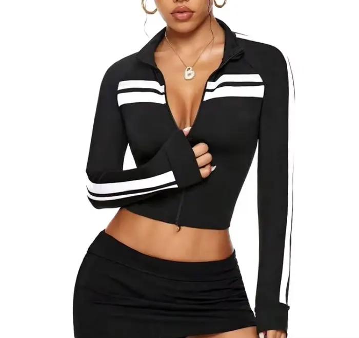 Haut court zippé rayé à manches longues pour femme, coupe ajustée, col montant, idéal pour le street