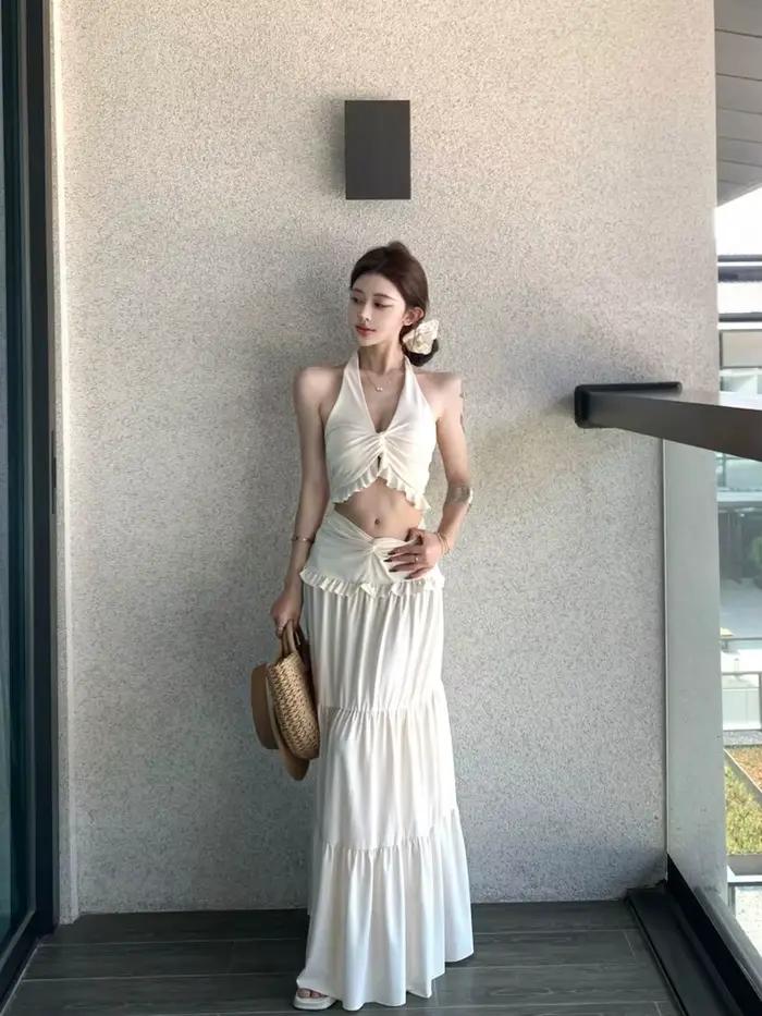 Ensemble de Style vacances, haut dos nu torsadé, Sexy, tenue d'été pour femmes, avec jupe taille hau