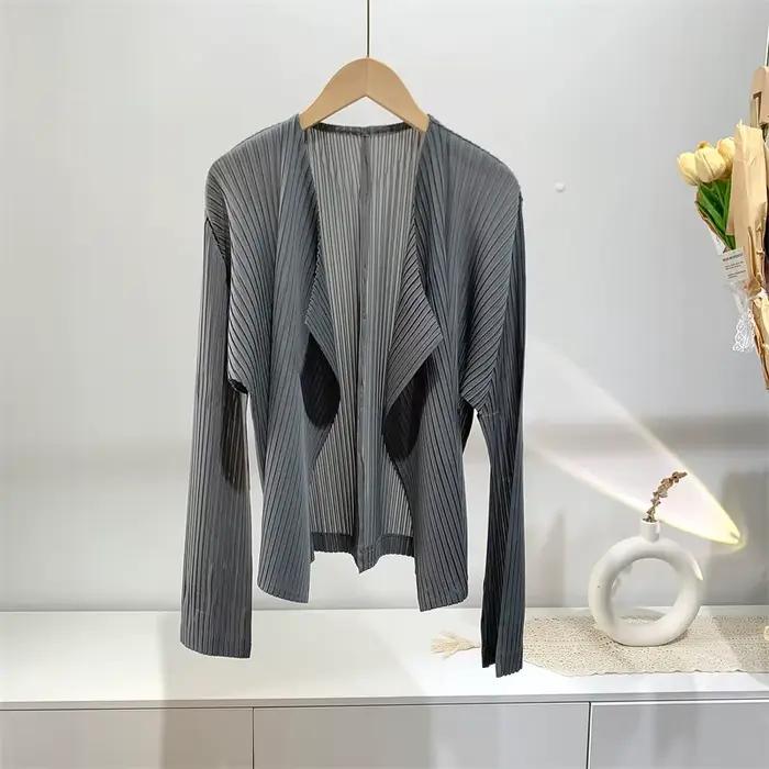 Miyake 2025 printemps haut plié pour les femmes, confortable et décontracté à manches longues ouvert