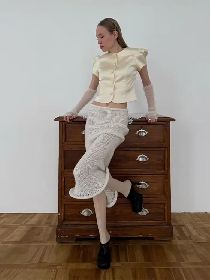 Haut court pour femme à col rond, manches courtes bouffantes, cintré à la taille, style bureau d'été