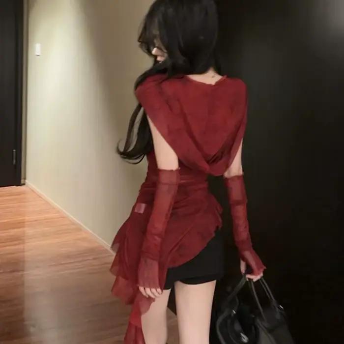 Haut transparent en maille rouge