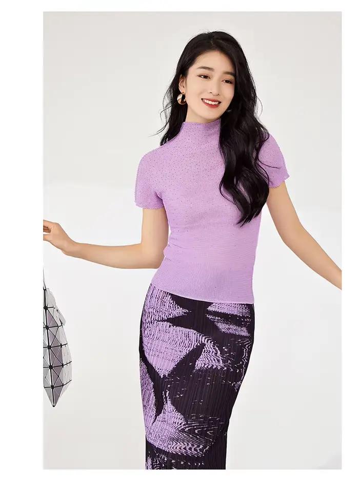 T-shirt plissé haut de gamme orné de strass