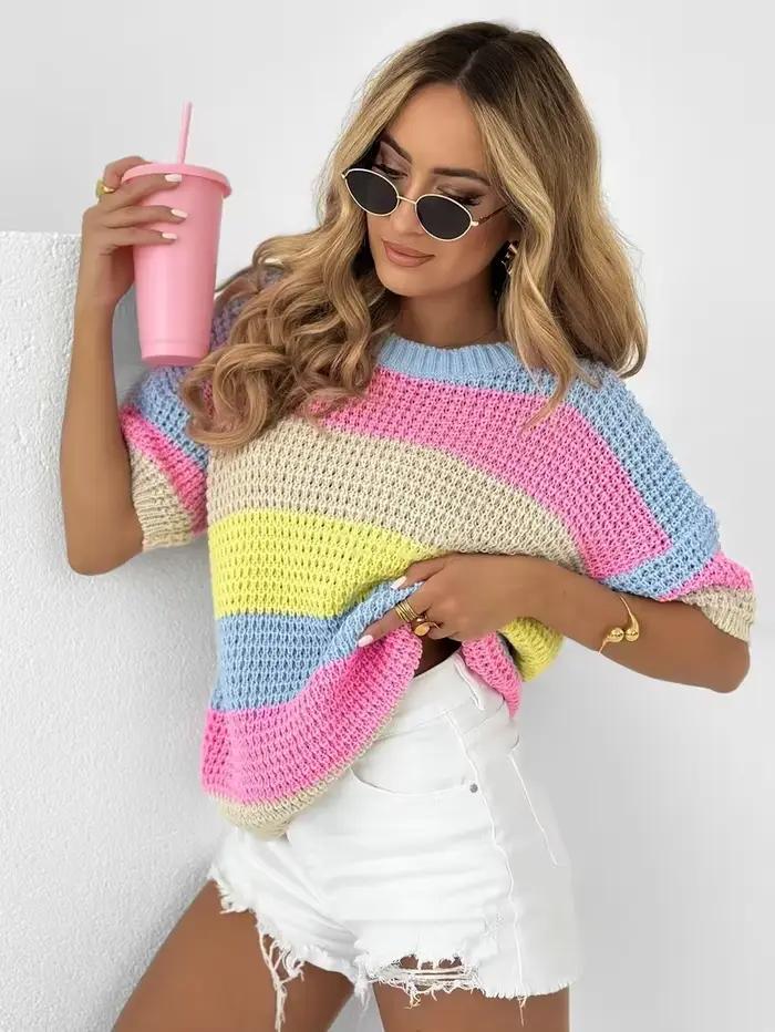 Pull tricoté à manches courtes rayé bleu et rose