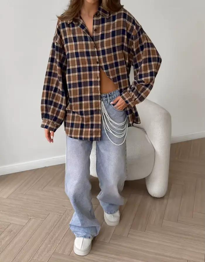 Chemise à carreaux à la mode