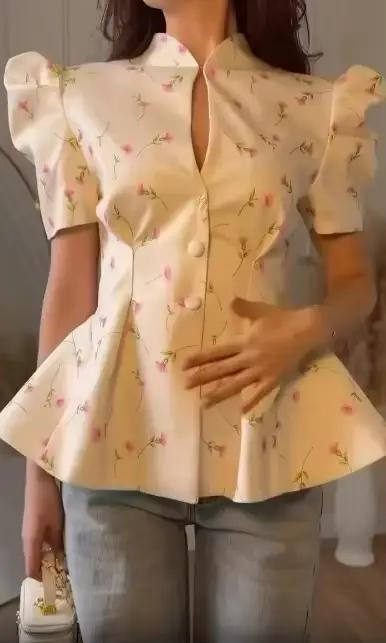Haut peplum floral blanc pour femme