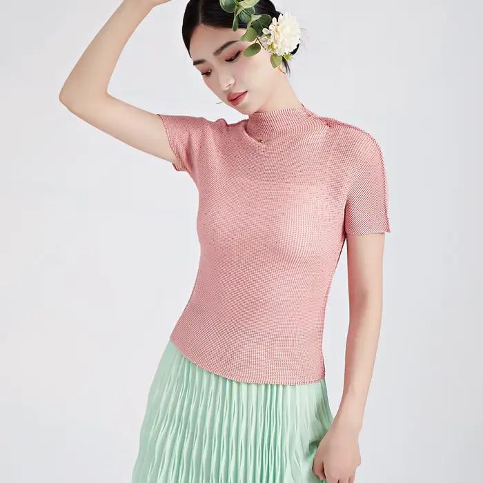 T-shirt plissé haut de gamme orné de strass