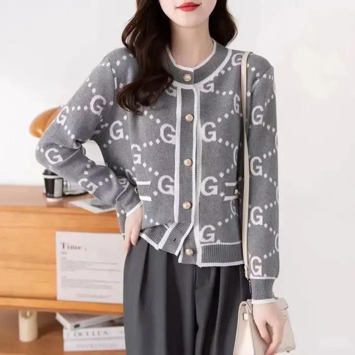 Cardigan tricoté rose de luxe pour femme