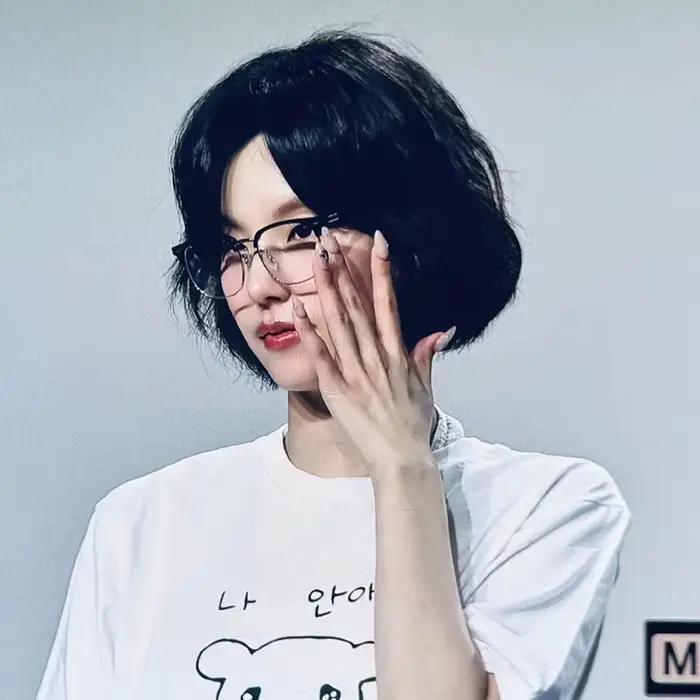 T-shirt mignon à col rond pour femmes