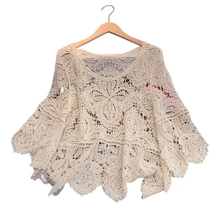 Haut court en dentelle découpée au crochet