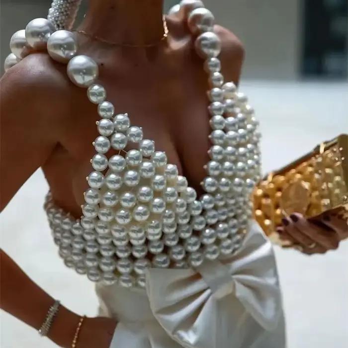 Haut court perlé chic pour femme