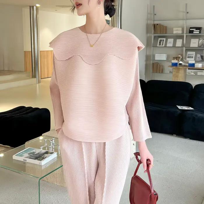 Chemisier plissé Miyake jaune pastel doux à col festonné