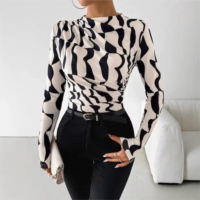 Nouveau t-shirt slim et ajusté pour femme avec un petit col montant