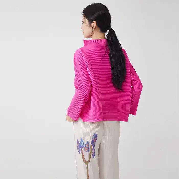 Miyake plissé couleur unie Blouse 2025 printemps nouveau col mi-haut ample grande taille mince à la mode T-shirt