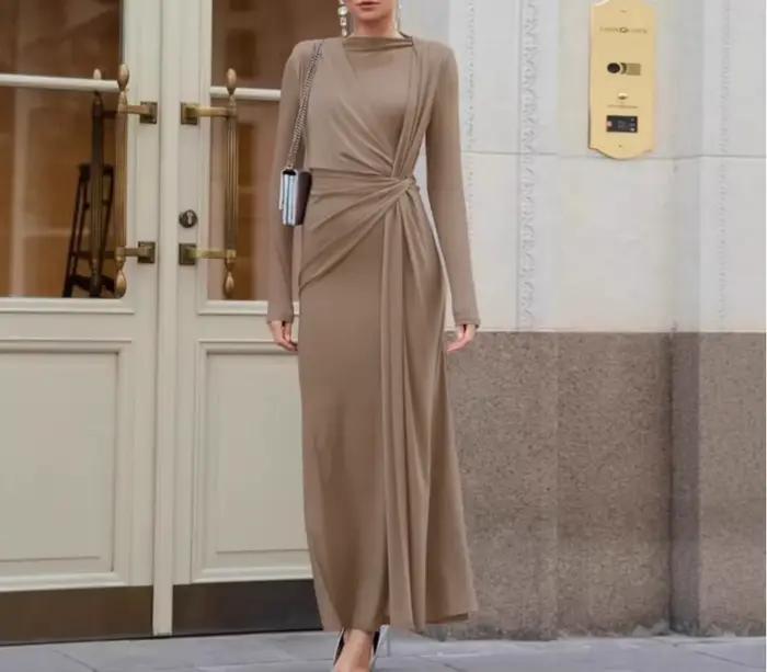 Robe tricotée marron à col rond pour femme