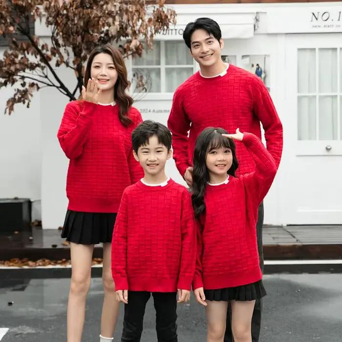 Pull de Noël en tricot rouge pour toute la famille