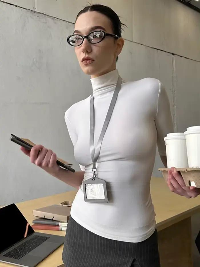 T-shirt basique à col roulé pour femme
