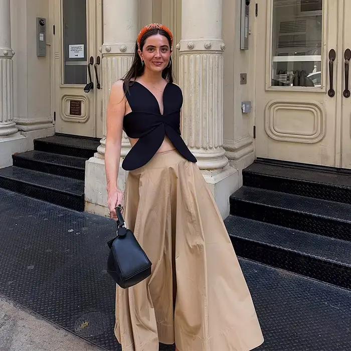 Top court en forme de papillon à col en V avec fines bretelles