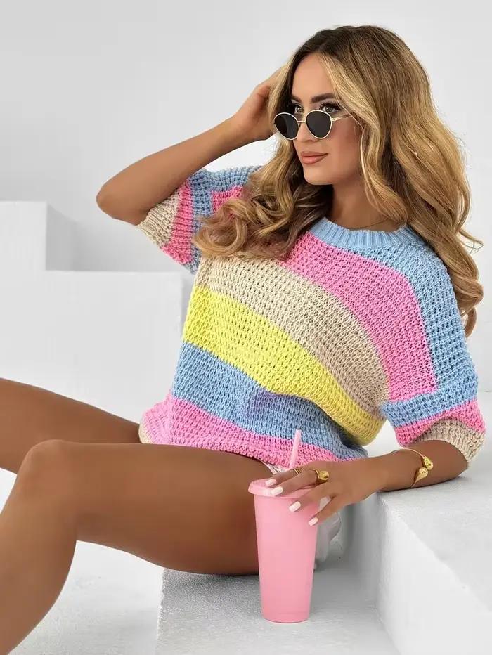 Pull tricoté à manches courtes rayé bleu et rose