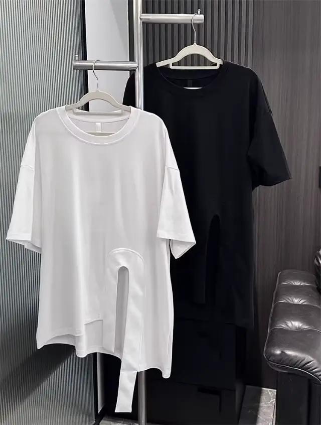 T-shirt à manches courtes fendu avec ruban irrégulier pour femmes