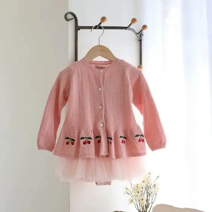 Veste pull en polyester mignon et doux pour enfants de 3 à 6 ans, veste Cardigan brodée cerise pour filles, nouvelle collection automne hiver 2021