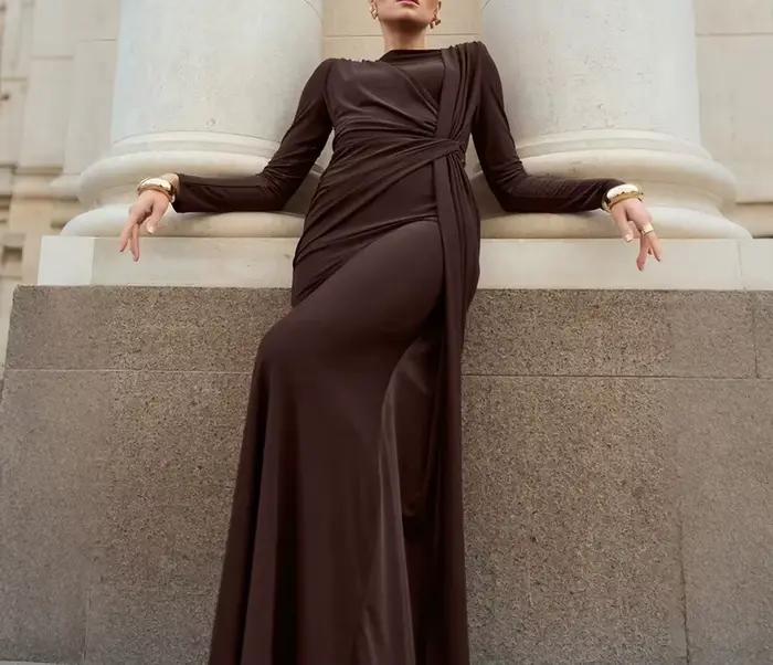 Robe tricotée marron à col rond pour femme