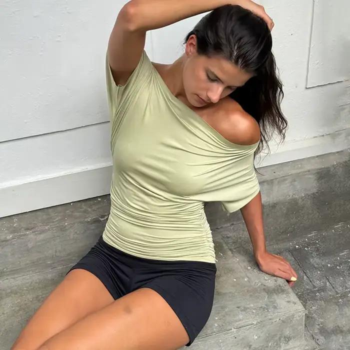 Haut court froncé à épaules dénudées pour femmes, basique, couleur unie, col incliné asymétrique, T-shirts à manches courtes, été décontracté, Streetwear