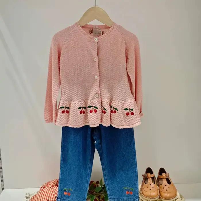 Veste pull en polyester mignon et doux pour enfants de 3 à 6 ans, veste Cardigan brodée cerise pour filles, nouvelle collection automne hiver 2021