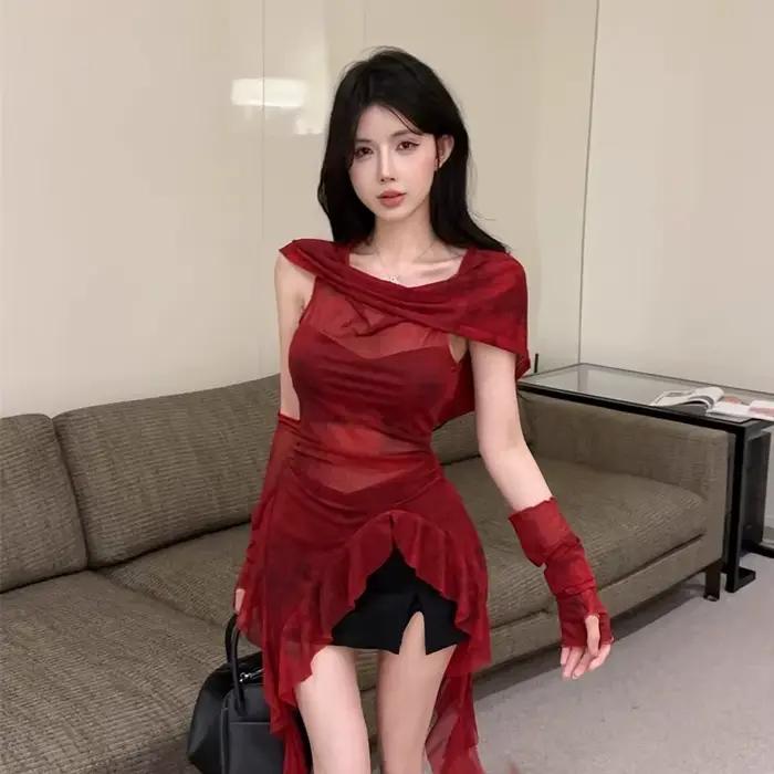 Haut transparent en maille rouge