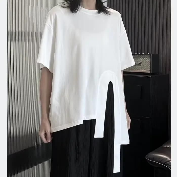 T-shirt à manches courtes fendu avec ruban irrégulier pour femmes