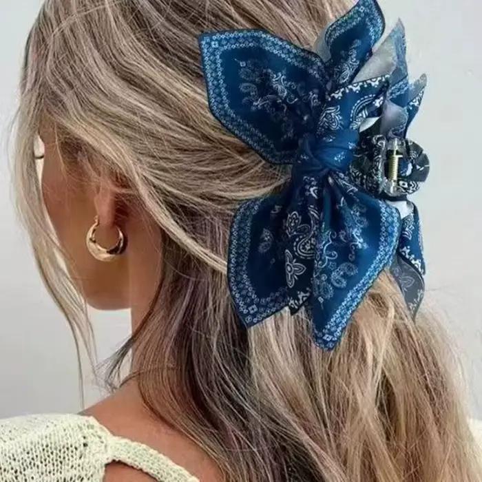 Pince à cheveux vintage parisienne en noyer