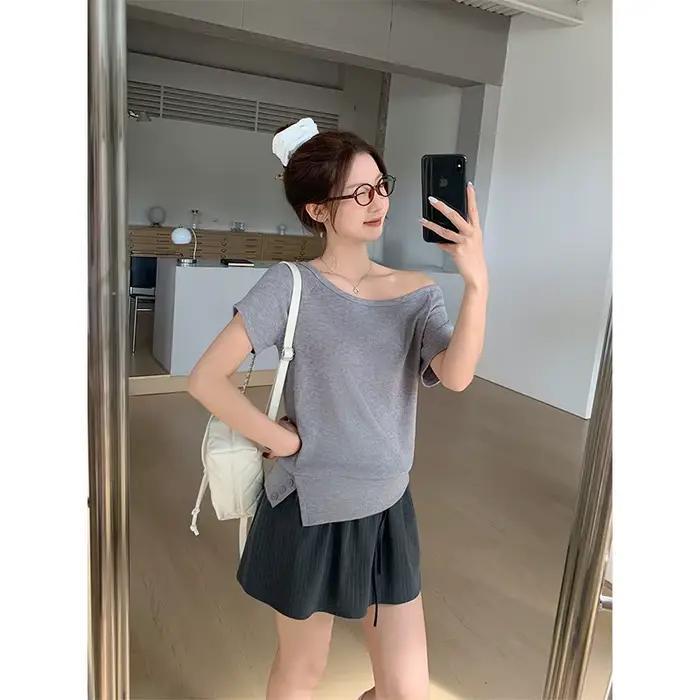 T-shirt haut femme en polyester ample avec col incliné pour été décontracté élégant à offrir pour femmes occasions spéciales