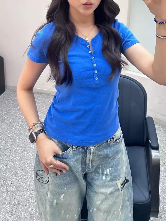 T-shirts bleu électrique à six boutons pour femmes