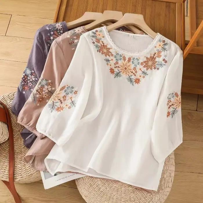 Chemise à fleurs brodée pour femmes