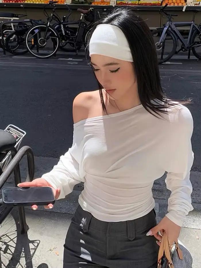 Solide épaule inclinée chauve-souris à manches longues T-shirts hauts 2025 automne femmes mode Sexy dos nu mince