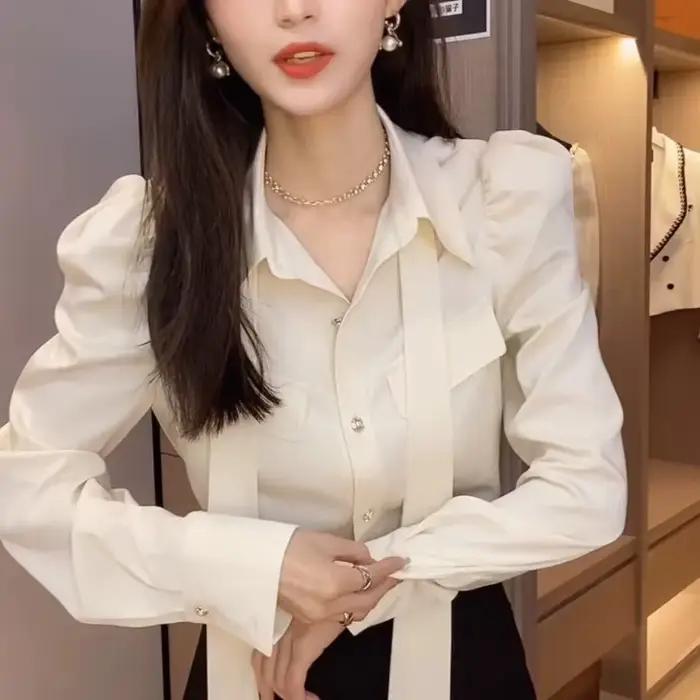 Chemisier élégant à manches bouffantes pour femme avec col polo et nœud décoratif pour occasions printemps automne