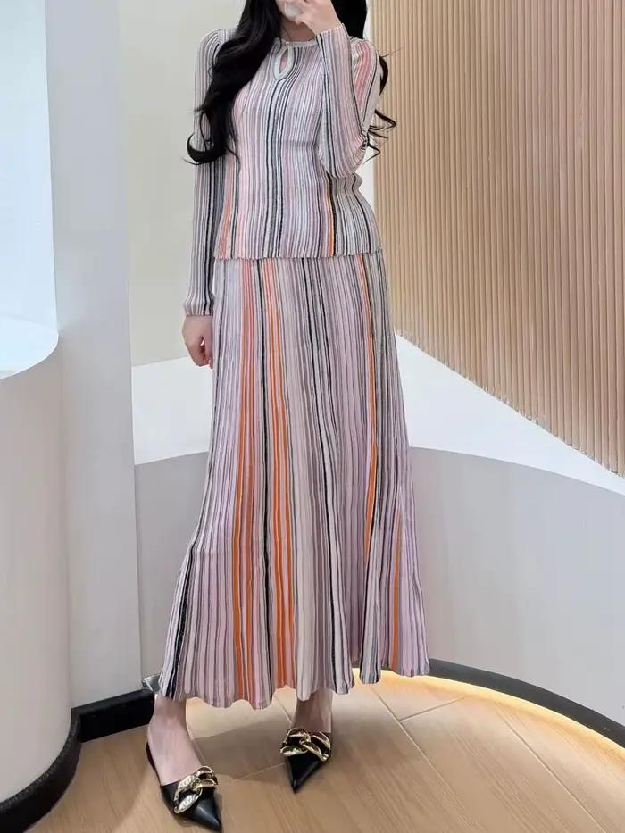 Ensemble tricoté pour femme à rayures et sequins