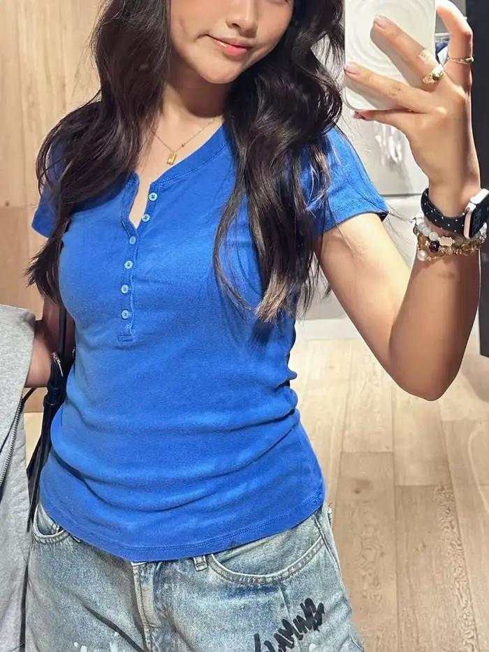 T-shirts bleu électrique à six boutons pour femmes