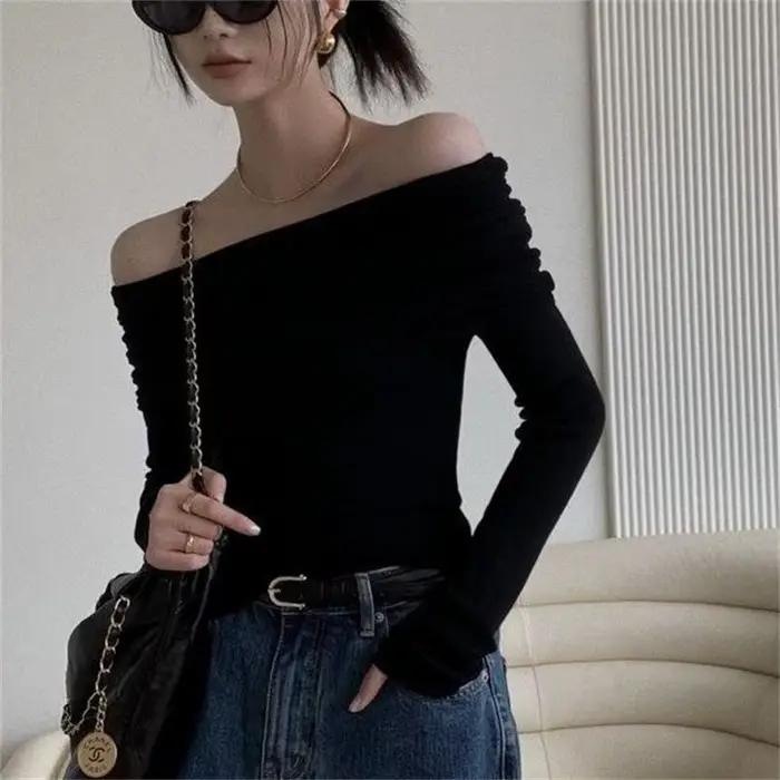 T-shirt noir à manches longues et épaules dénudées pour femme