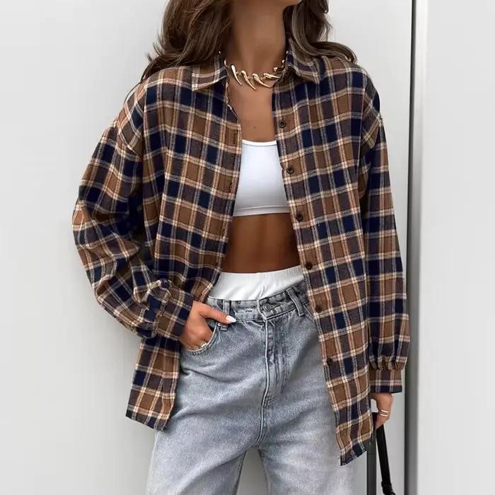 Chemise à carreaux à la mode