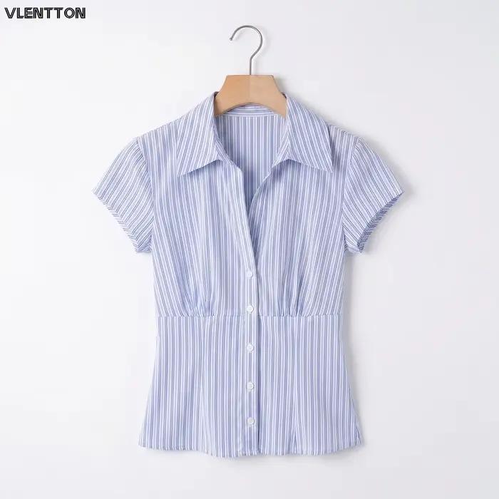 Chemise à manches courtes rayée bleu et blanc pour femme, coupe ajustée, col boutonné, pour un style