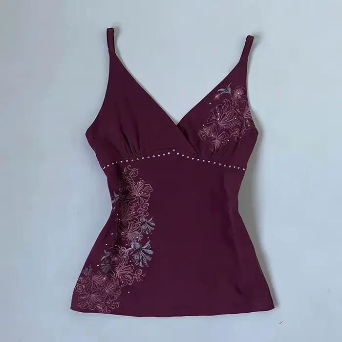 Camisole esthétique vintage à imprimé floral avec strass décoratifs, coupe ajustée, col en V, dos nu