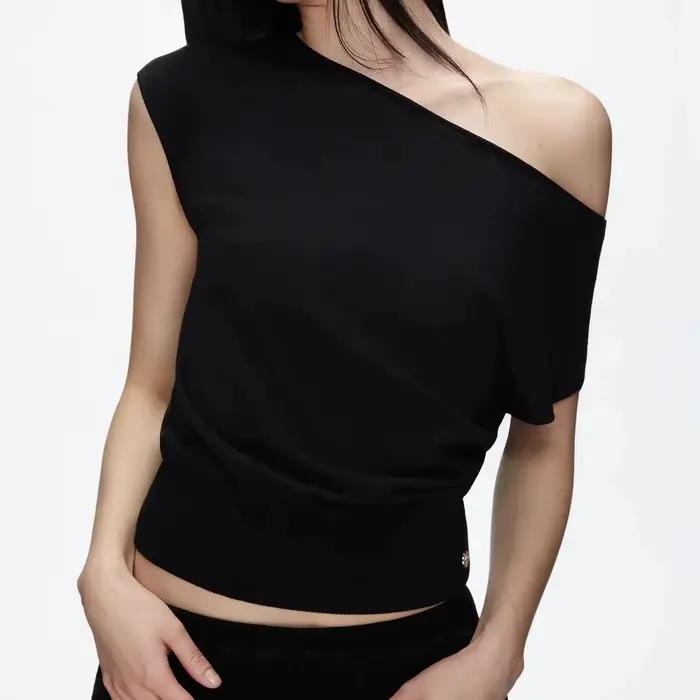 Haut tricoté asymétrique noir à une épaule, taille froncée, style court, effet amincissant, t-shirt
