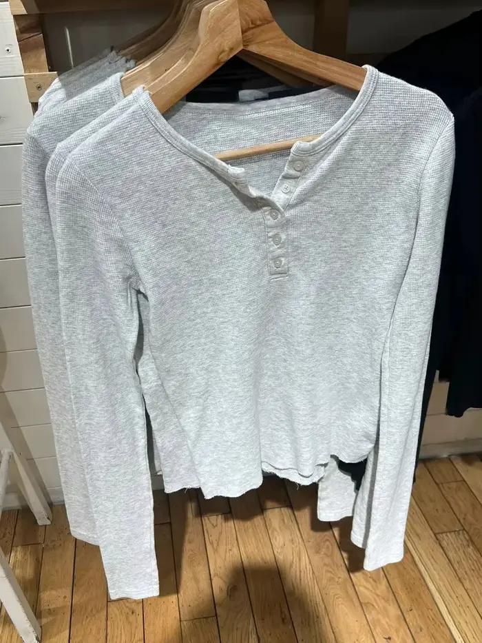 Gris gaufre 7 boutons à manches longues T-shirts femmes automne coton boutons mince t-shirt hauts vê