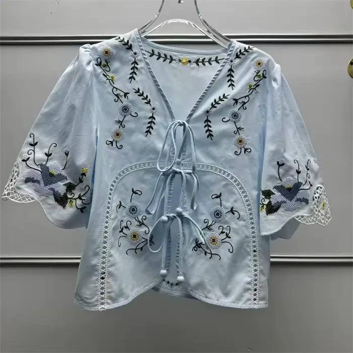 Chemisier Femme Bleu Brodé de Fleurs, Manches Courtes, Lacets, Découpes, Style Vintage, Nouvelle Col