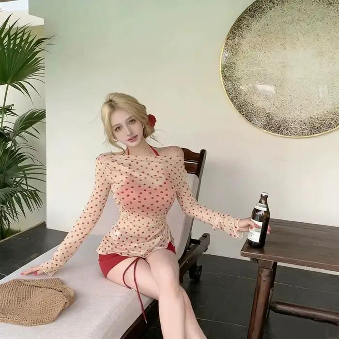 Ensemble deux pièces élégant pour femme : T-shirt en maille à imprimé cœur et débardeur dos nu ajust