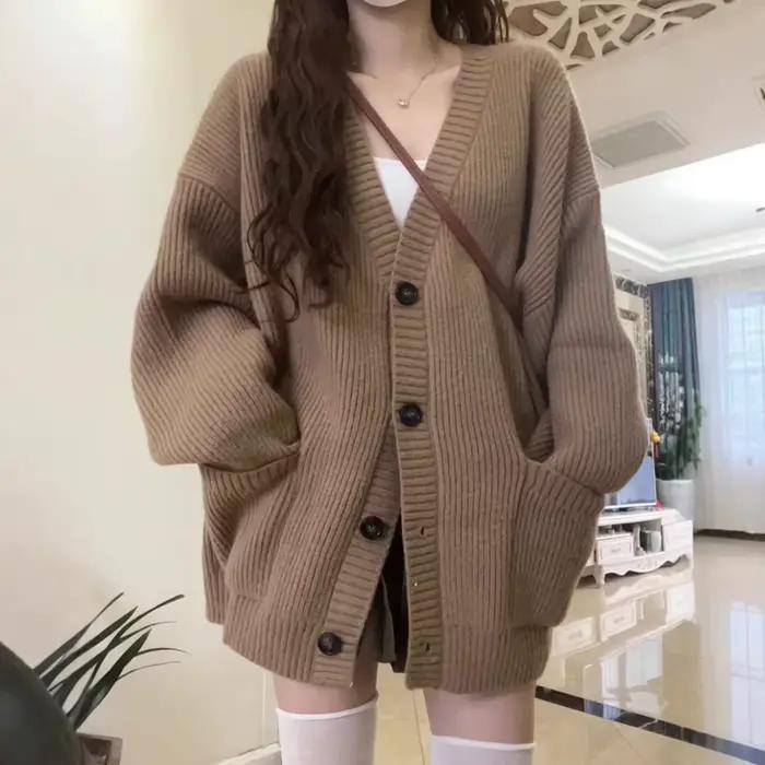 Cardigan en tricot doux et cireux gris pour femme